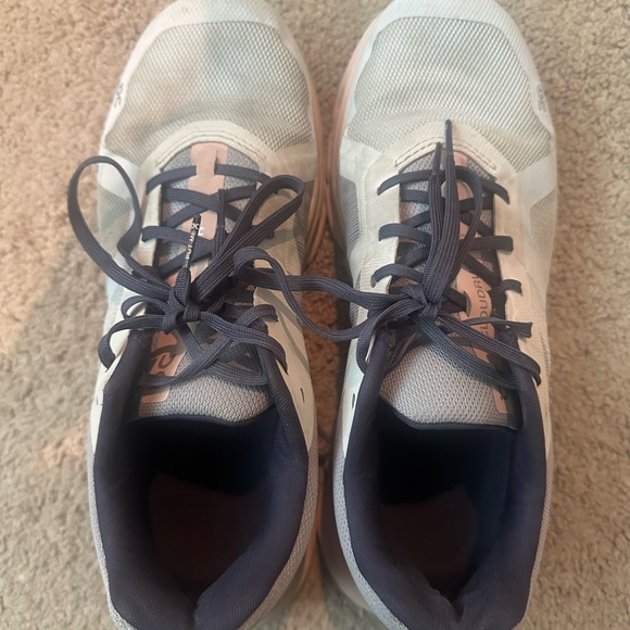 OnQ sneaker WOMENS 9 - Picture 2 of 4